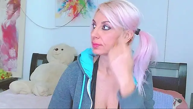 HoneyLara live sex cam