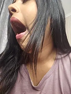 Indian_GlowingMiax live sex cam