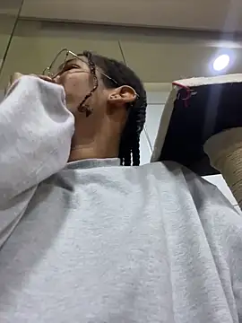 Maxim-Walker live sex cam