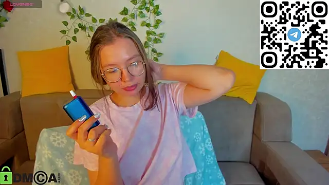 Nuura_Moore live sex cam