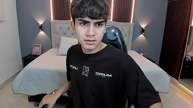 Tommy18__ live sex cam