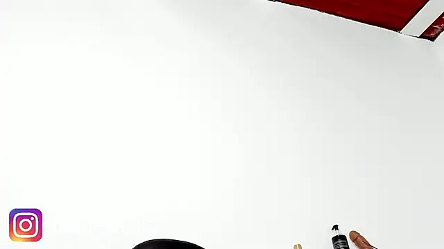 Kloe-squirts live sex cam