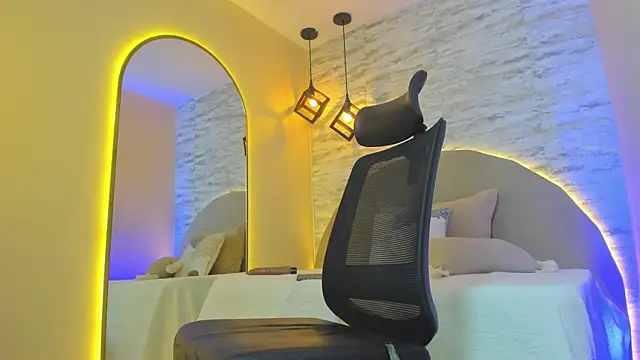 Aron_Bolt live sex cam