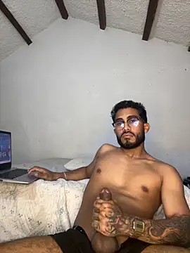 TU-MORENOO live sex cam