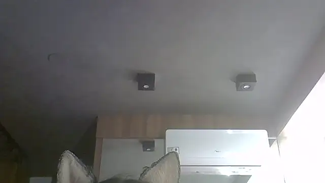 SkinnyKitten live sex cam