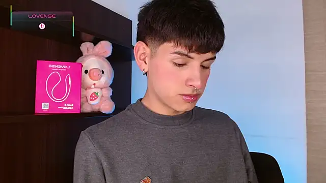 Ezra_Storm live sex cam