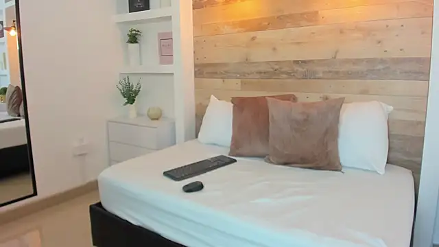 cloee20_'s cam snapshot