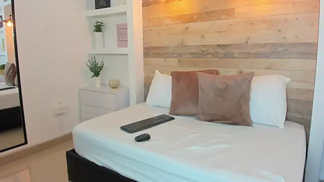 cloee20_'s cam snapshot