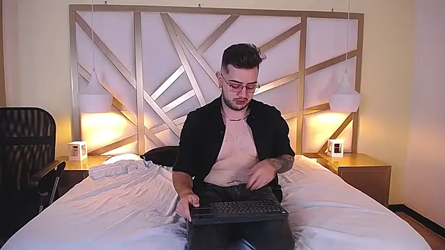 Ethan_Greys's cam snapshot