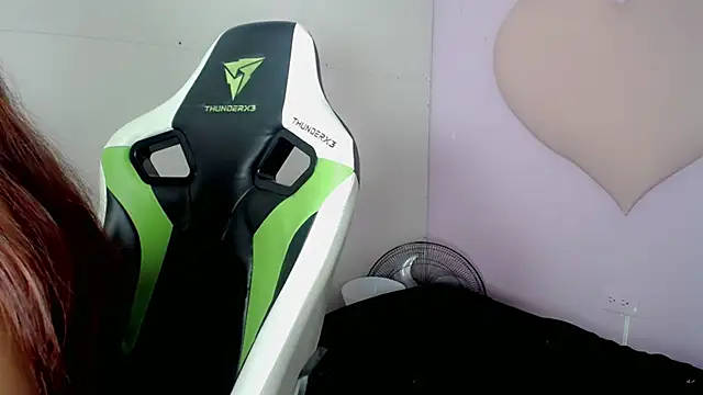 Isabella_saenzz_'s cam snapshot