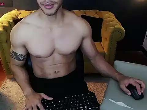 tayler_luke's cam snapshot