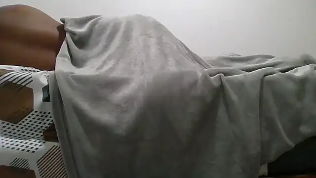 JUNINHOLEKEJR live sex cam