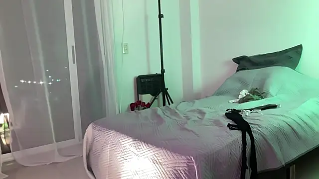 LupitaLove2002's cam snapshot