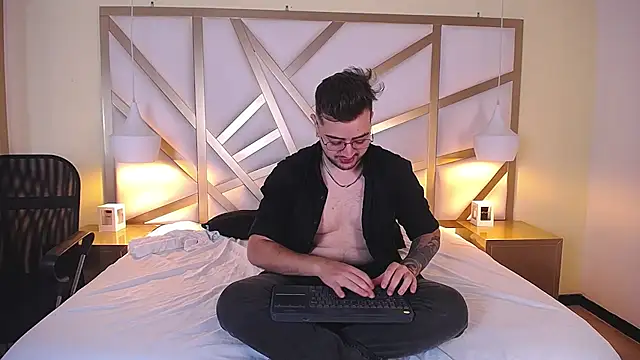 Ethan_Greys's cam snapshot