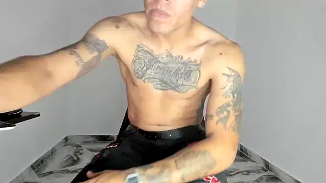 mikee_scooth live sex cam