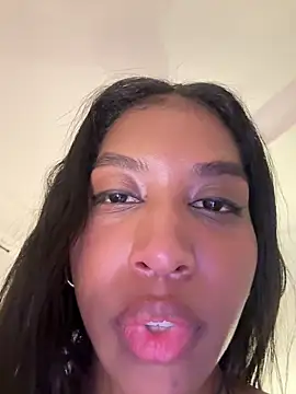 IamCrystal2 live sex cam