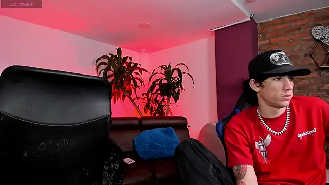 Handsomeboyss19 live sex cam