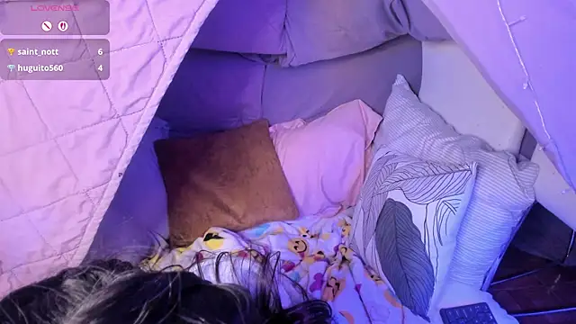 Laraa_Rouss_'s cam snapshot