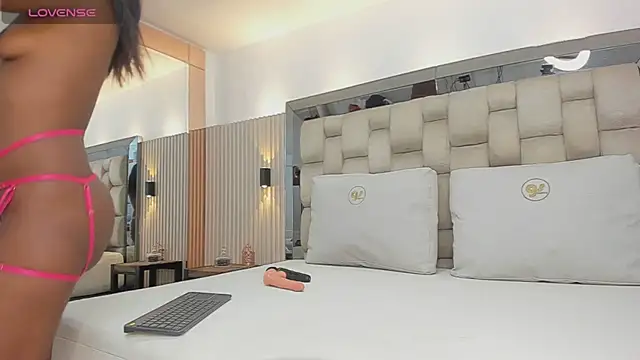 nicolee_jonnes's cam snapshot