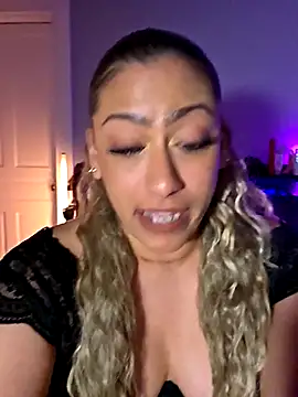 Nikkierosee live sex cam