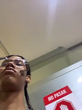 Maxim-Walker live sex cam