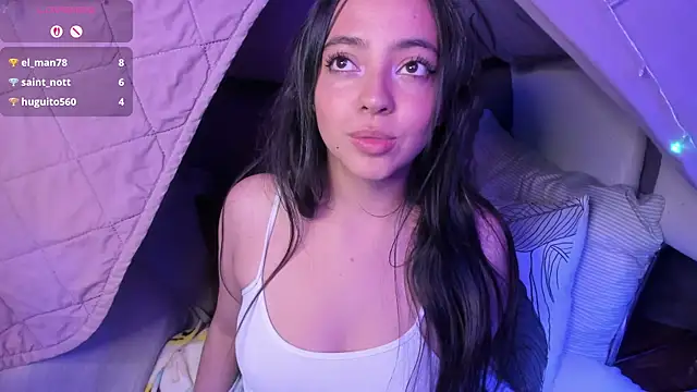 Laraa_Rouss_'s cam snapshot