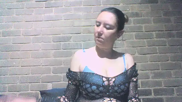 EksJouneMwah live sex cam