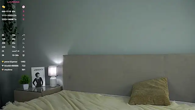 ZeniaBolich live sex cam