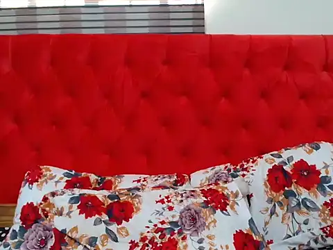 DesiredQueen26 live sex cam