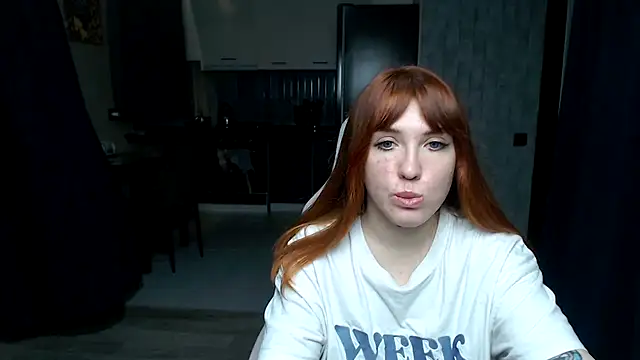 Reginasmilee live sex cam