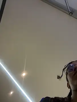 Maxim-Walker live sex cam