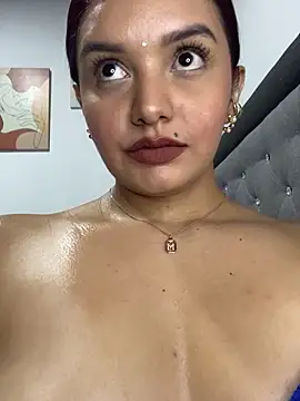 Melanyprada live sex cam