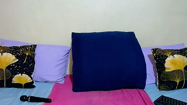 DiamondLuv29 live sex cam