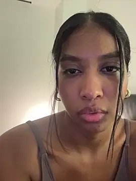 IamCrystal2 live sex cam