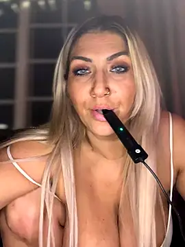 LittleMissEeve live sex cam