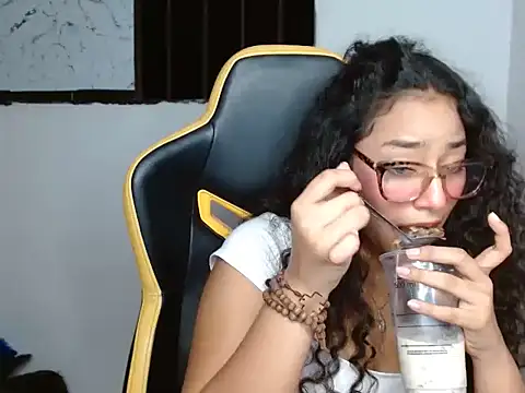 emily_stars1's cam snapshot