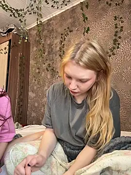 ErikaMuse's cam snapshot