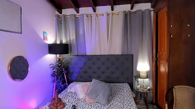 EmaaaBrown_'s cam snapshot