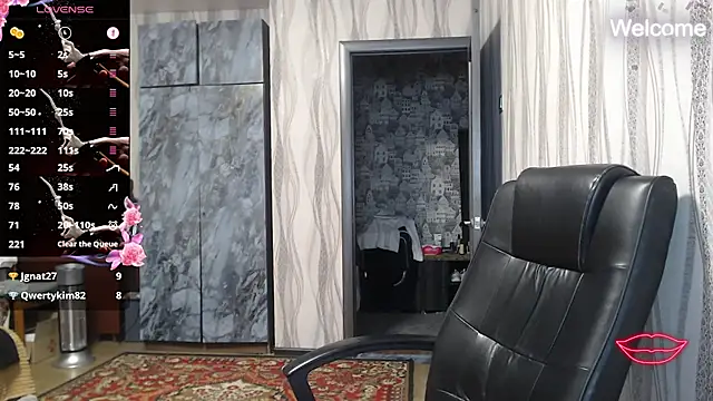 Yevgeshka-Milashka live sex cam