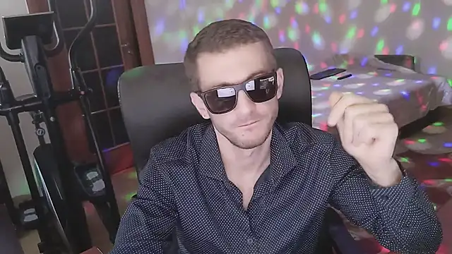 333Alone_in_theDark777's cam snapshot