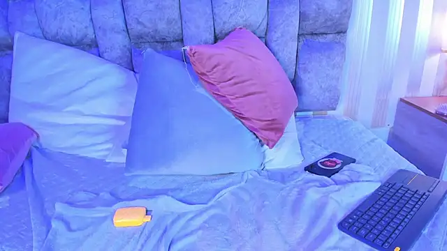 gia_malkova's cam snapshot