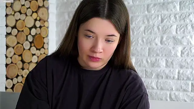 LowOncoming live sex cam