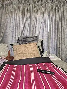 ThickianaRider live sex cam