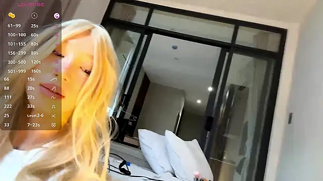 LezlieGreet live sex cam