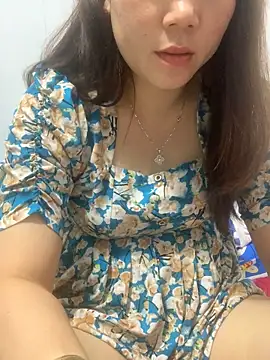 Baby-bigtits live sex cam