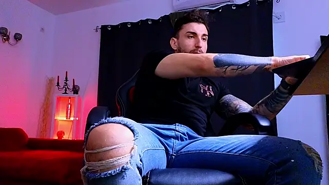 MightyAaron66 live sex cam
