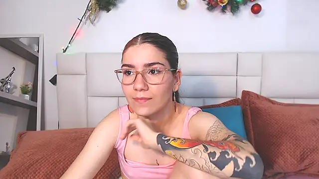 AriLumi live sex cam