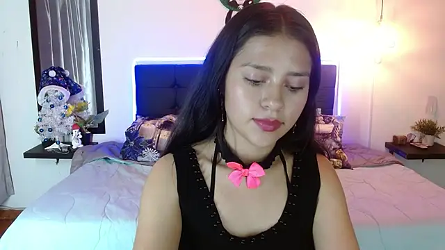 emilia_rose13's cam snapshot