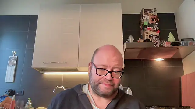 theitalianbear live sex cam