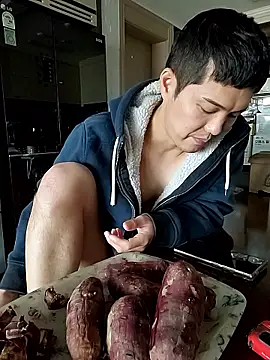 Woonee1680 live sex cam